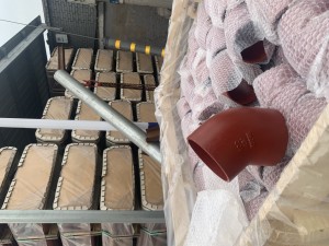 Raccordu per tubi in ghisa EN877 Gomitu curvu à 45°